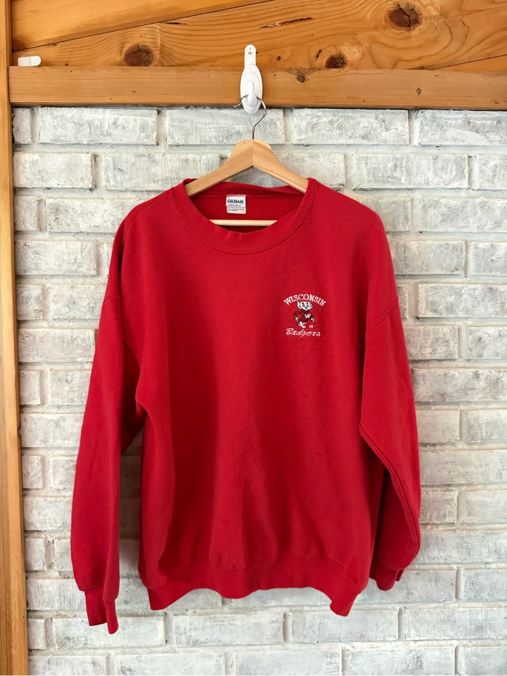Gildan Red Wisconsin Badgers Crewneck Sweatshirt 90’s